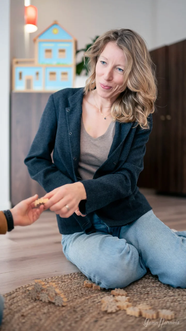 Luella BARLOW, Psychologue Clinicienne<br>Art-Thérapeute à Narbonne, en plan américain